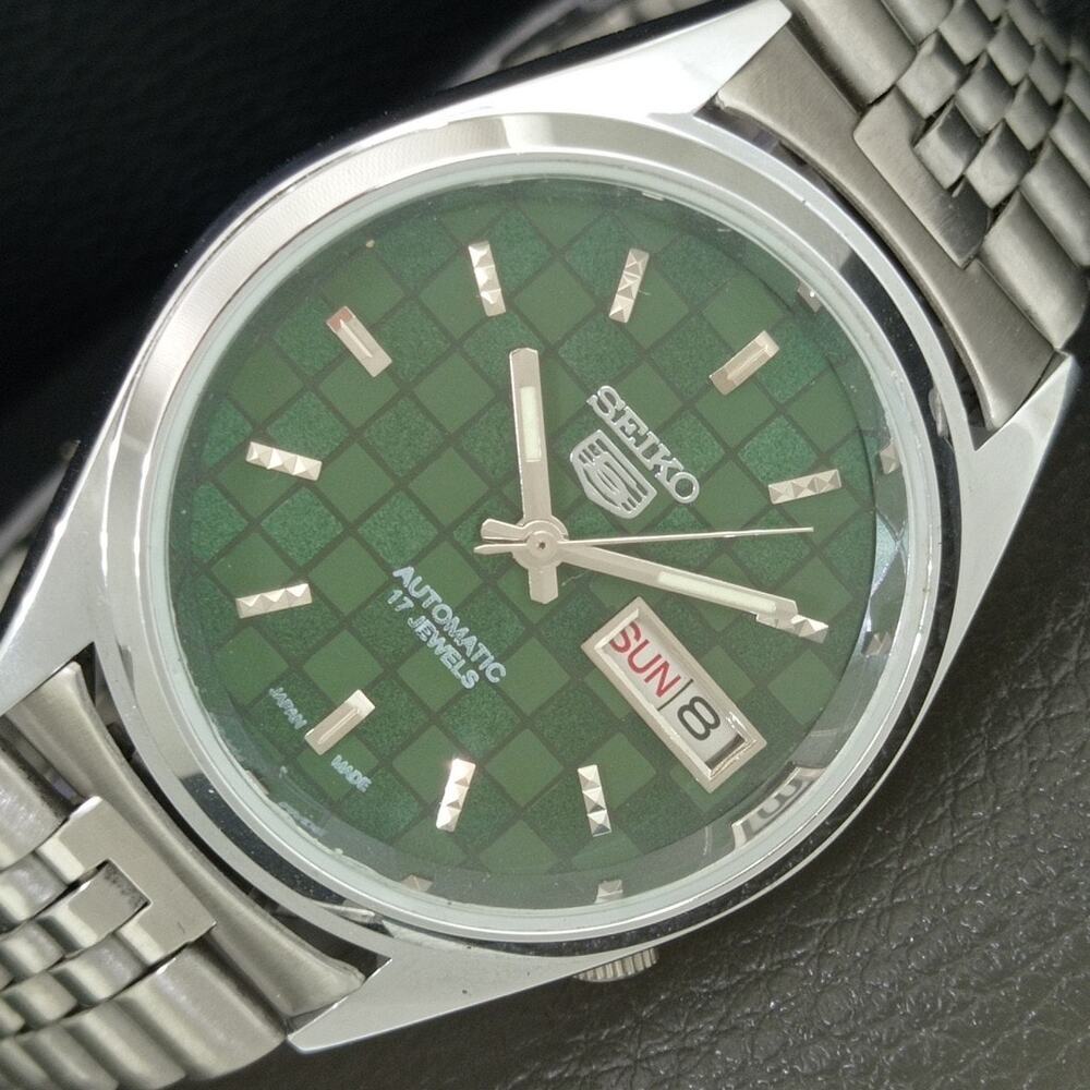Vintage 1980 Seiko Automatic Mens Silver Watch W/daydate & Green accents